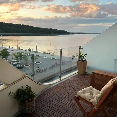 O, With Sea View Apartman